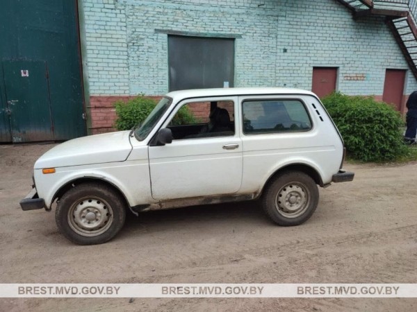 Парня уволили с работы - в отместку он угнал служебный автомобиль. Случай в Брестской области Парня уволили с работы - в отместку он угнал служебный автомобиль. Случай в Брестской области