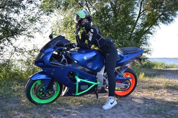 «Не изменю статус, пока не куплю спортбайк!» Жительница Брестской области о своей мечте — Suzuki GXS-R 600 «Не изменю статус, пока не куплю спортбайк!» Жительница Брестской области о своей мечте — Suzuki GXS-R 600