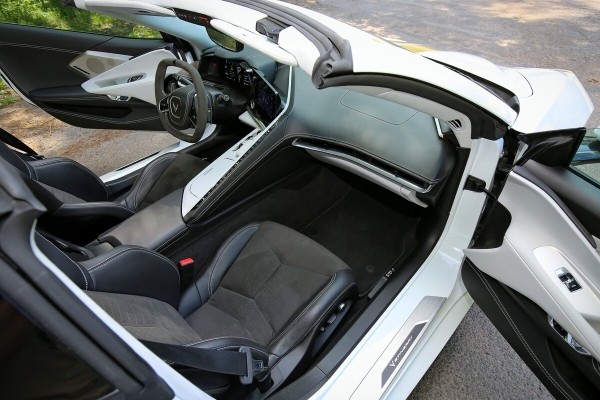 «На светофорах бывает стыдно!». Белорус о спорткаре за $150 000 «На светофорах бывает стыдно!». Белорус о спорткаре за $150 000