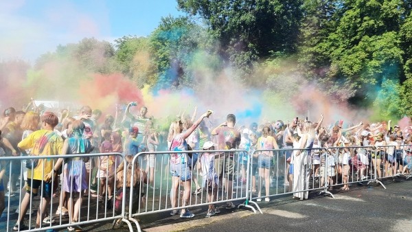 «Цветное безумие» и пенная вечеринка. Фестиваль Dreamfest в городском парке Бреста «Цветное безумие» и пенная вечеринка. Фестиваль Dreamfest в городском парке Бреста