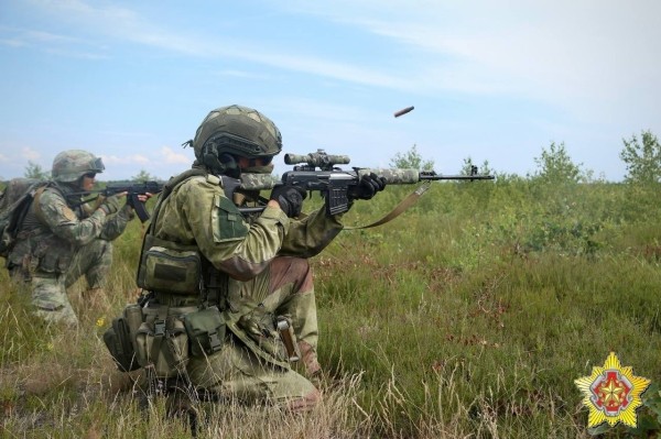 Ночное десантирование на Брестском полигоне. Смотрите фото Ночное десантирование на Брестском полигоне. Смотрите фото