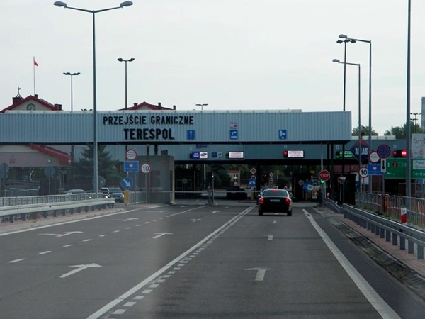 Польша заявила, что не исключает закрытия границы с Беларусью для грузов, а «не для людей» Польша заявила, что не исключает закрытия границы с Беларусью для грузов, а «не для людей»