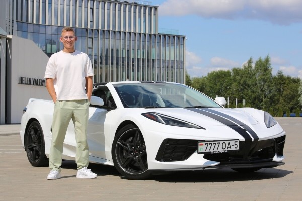 «На светофорах бывает стыдно!». Белорус о спорткаре за $150 000 «На светофорах бывает стыдно!». Белорус о спорткаре за $150 000