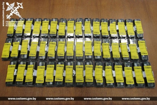 Женщина пыталась незаконно ввезти в Беларусь 47 модулей оперативной памяти, спрятав их в личных вещах Женщина пыталась незаконно ввезти в Беларусь 47 модулей оперативной памяти, спрятав их в личных вещах