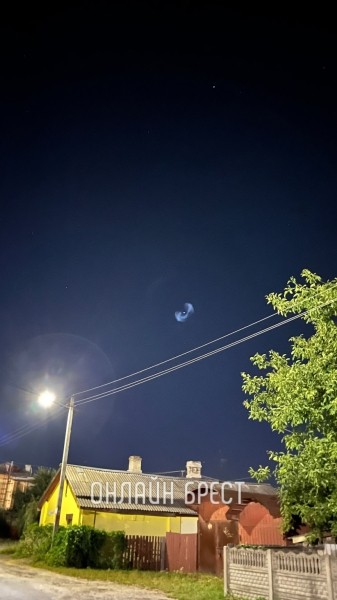 В небе над Брестом читатели наблюдали странный объект. Что это было? В небе над Брестом читатели наблюдали странный объект. Что это было?