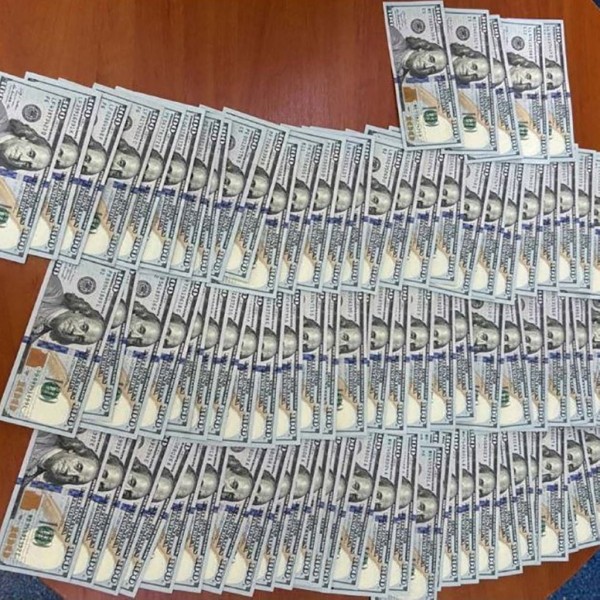 Водитель на границе раздал своим пассажирам более $54 000. Зачем? Водитель на границе раздал своим пассажирам более $54 000. Зачем?