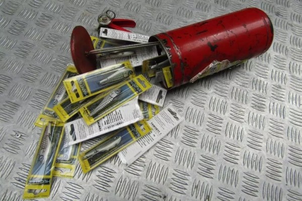 Белорус вез контрабанду в огнетушителе. Что там было? Белорус вез контрабанду в огнетушителе. Что там было?