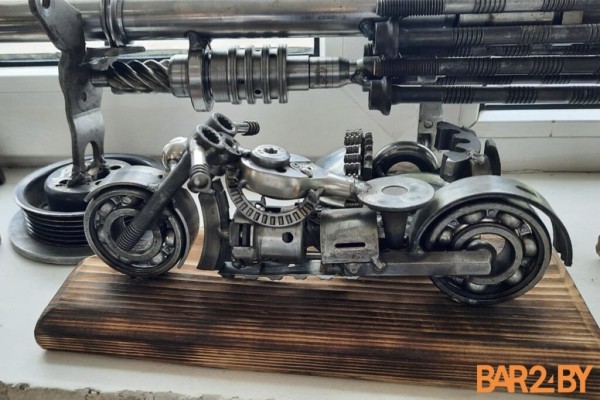 «Для кого-то мусор, а для меня материал для творчества». Необычные статуэтки из старых автозапчастей создает житель Барановичей «Для кого-то мусор, а для меня материал для творчества». Необычные статуэтки из старых автозапчастей создает житель Барановичей