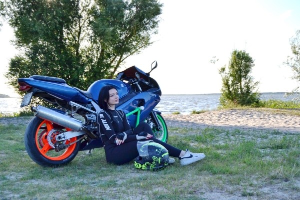 «Не изменю статус, пока не куплю спортбайк!» Жительница Брестской области о своей мечте — Suzuki GXS-R 600 «Не изменю статус, пока не куплю спортбайк!» Жительница Брестской области о своей мечте — Suzuki GXS-R 600