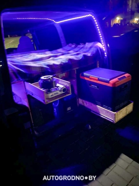 «Это был сюрприз на свадьбу. Путешествие на Териберку». Ребята из Беларуси сделали из VW Transporter «дом на колесах» и проехали за раз 6000 км