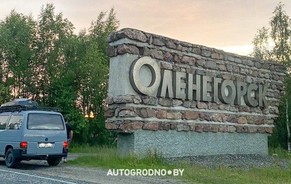 «Это был сюрприз на свадьбу. Путешествие на Териберку». Ребята из Беларуси сделали из VW Transporter «дом на колесах» и проехали за раз 6000 км