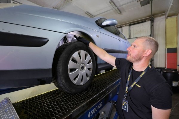 «Купил без осмотра на подъёмнике». Узнали, стоил ли своих денег 22-летний Citroen C5 «Купил без осмотра на подъёмнике». Узнали, стоил ли своих денег 22-летний Citroen C5