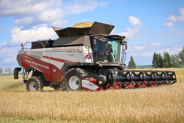 «У комбайнёров выходных нет!» Механизатор о работе на комбайне за 1,8 млн BYN «У комбайнёров выходных нет!» Механизатор о работе на комбайне за 1,8 млн BYN