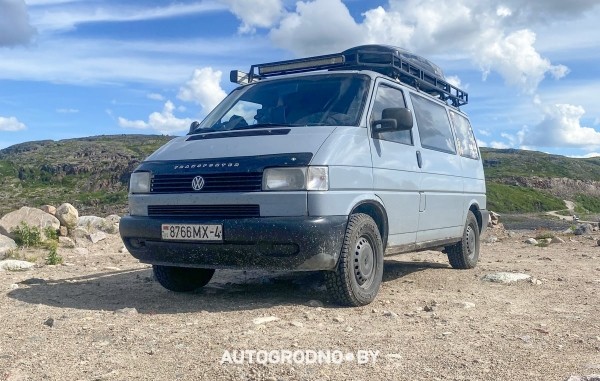 «Это был сюрприз на свадьбу. Путешествие на Териберку». Ребята из Беларуси сделали из VW Transporter «дом на колесах» и проехали за раз 6000 км