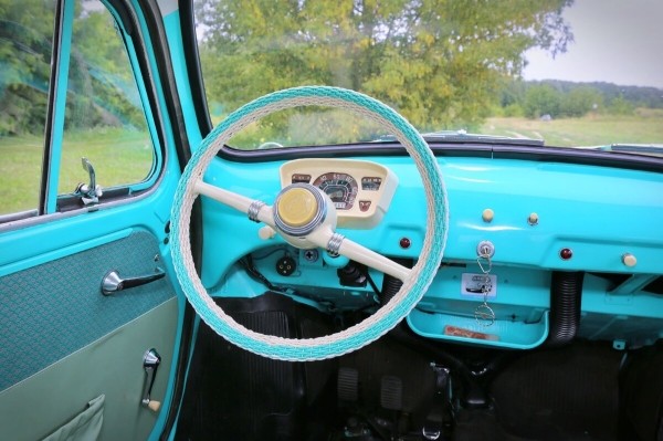 «Излучает положительные эмоции». Белорус показал «горбатый» ЗАЗ-965, который вернули к жизни «Излучает положительные эмоции». Белорус показал «горбатый» ЗАЗ-965, который вернули к жизни