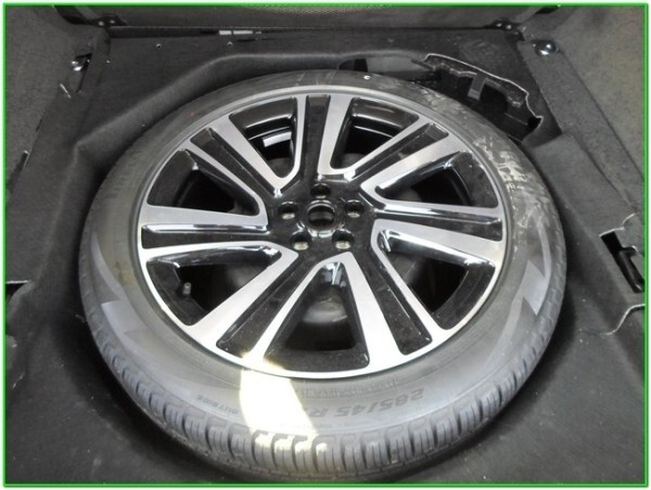 В конфискате продают Range Rover с перебитым VIN. Цена весьма высока В конфискате продают Range Rover с перебитым VIN. Цена весьма высока