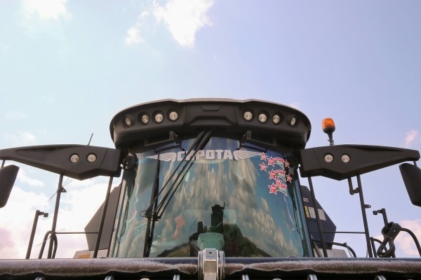 «Вам ни один комбайнёр правды не скажет!» Поговорили с водителем о комбайне за 400 тыс. долларов «Вам ни один комбайнёр правды не скажет!» Поговорили с водителем о комбайне за 400 тыс. долларов