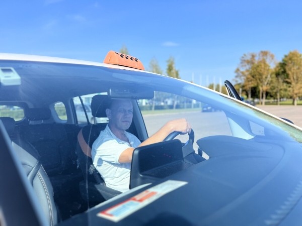 «Мне 10 рублей хватает на 400 километров». Как таксист пересел на электричку и что это поменяло «Мне 10 рублей хватает на 400 километров». Как таксист пересел на электричку и что это поменяло