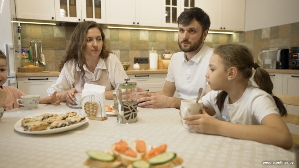 «Это сделало меня более полноценным как мужчину». Белорус побывал на родах с женой рекордных четыре раза «Это сделало меня более полноценным как мужчину». Белорус побывал на родах с женой рекордных четыре раза