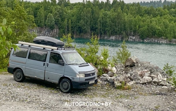 «Это был сюрприз на свадьбу. Путешествие на Териберку». Ребята из Беларуси сделали из VW Transporter «дом на колесах» и проехали за раз 6000 км
