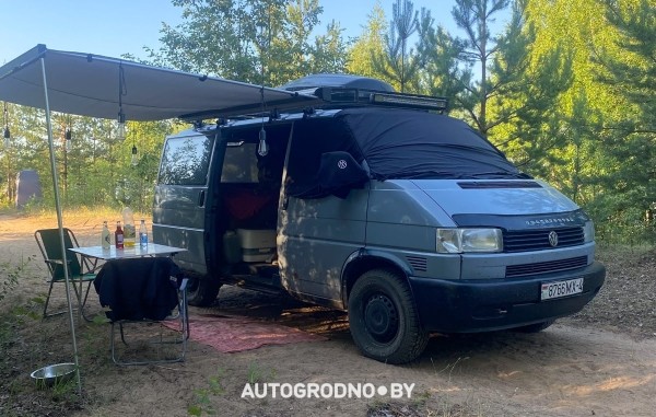 «Это был сюрприз на свадьбу. Путешествие на Териберку». Ребята из Беларуси сделали из VW Transporter «дом на колесах» и проехали за раз 6000 км