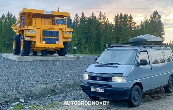 «Это был сюрприз на свадьбу. Путешествие на Териберку». Ребята из Беларуси сделали из VW Transporter «дом на колесах» и проехали за раз 6000 км