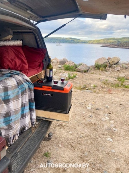 «Это был сюрприз на свадьбу. Путешествие на Териберку». Ребята из Беларуси сделали из VW Transporter «дом на колесах» и проехали за раз 6000 км