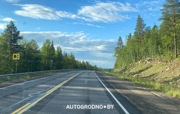 «Это был сюрприз на свадьбу. Путешествие на Териберку». Ребята из Беларуси сделали из VW Transporter «дом на колесах» и проехали за раз 6000 км