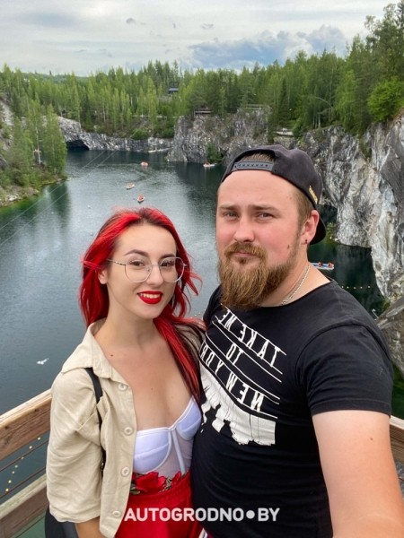 «Это был сюрприз на свадьбу. Путешествие на Териберку». Ребята из Беларуси сделали из VW Transporter «дом на колесах» и проехали за раз 6000 км