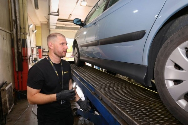 «Купил без осмотра на подъёмнике». Узнали, стоил ли своих денег 22-летний Citroen C5 «Купил без осмотра на подъёмнике». Узнали, стоил ли своих денег 22-летний Citroen C5