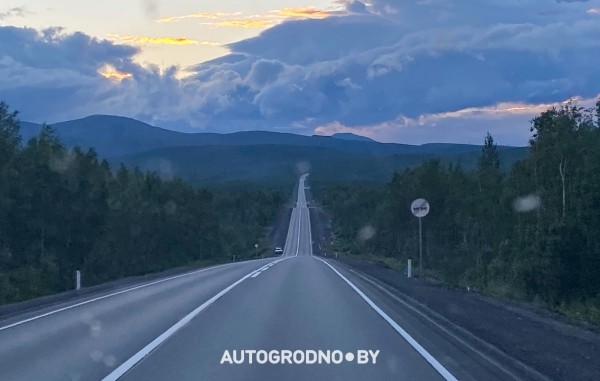 «Это был сюрприз на свадьбу. Путешествие на Териберку». Ребята из Беларуси сделали из VW Transporter «дом на колесах» и проехали за раз 6000 км