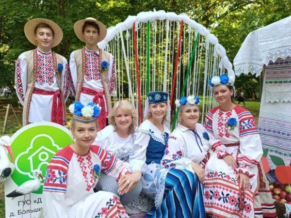 С домашним теплом и по старинным рецептам. В Брестском районе прошел гастрофест «Скокаўскія спасоўкі» С домашним теплом и по старинным рецептам. В Брестском районе прошел гастрофест «Скокаўскія спасоўкі»