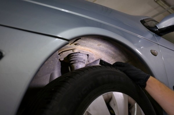 «Купил без осмотра на подъёмнике». Узнали, стоил ли своих денег 22-летний Citroen C5 «Купил без осмотра на подъёмнике». Узнали, стоил ли своих денег 22-летний Citroen C5