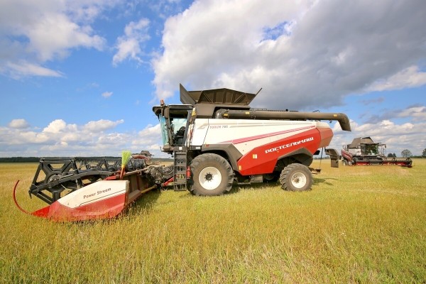 «У комбайнёров выходных нет!» Механизатор о работе на комбайне за 1,8 млн BYN «У комбайнёров выходных нет!» Механизатор о работе на комбайне за 1,8 млн BYN