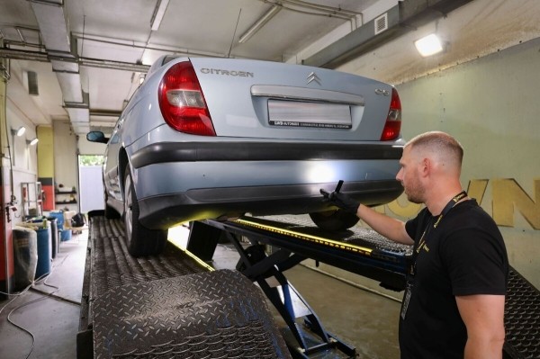 «Купил без осмотра на подъёмнике». Узнали, стоил ли своих денег 22-летний Citroen C5 «Купил без осмотра на подъёмнике». Узнали, стоил ли своих денег 22-летний Citroen C5