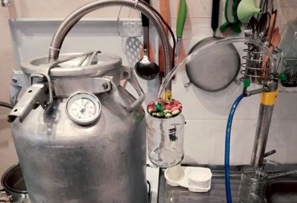 Аппарат купил честно, самогон сварил незаконно: можно ли делать алкоголь дома Аппарат купил честно, самогон сварил незаконно: можно ли делать алкоголь дома