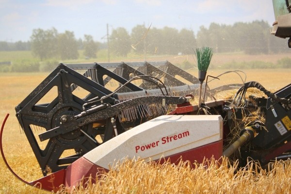 «Вам ни один комбайнёр правды не скажет!» Поговорили с водителем о комбайне за 400 тыс. долларов «Вам ни один комбайнёр правды не скажет!» Поговорили с водителем о комбайне за 400 тыс. долларов