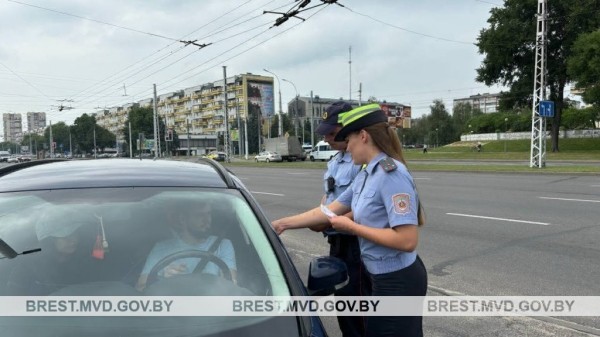 В Бресте ГАИ напомнила водителям про ближний свет с 25 августа В Бресте ГАИ напомнила водителям про ближний свет с 25 августа