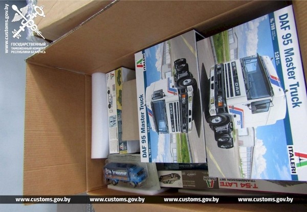 На границе с Польшей задержали партию коллекционных моделей авто На границе с Польшей задержали партию коллекционных моделей авто