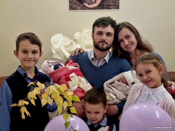 «Это сделало меня более полноценным как мужчину». Белорус побывал на родах с женой рекордных четыре раза «Это сделало меня более полноценным как мужчину». Белорус побывал на родах с женой рекордных четыре раза