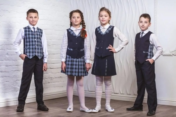 Школьный гардероб: что дешевле, купить одежду в магазине или сшить самому? Школьный гардероб: что дешевле, купить одежду в магазине или сшить самому?