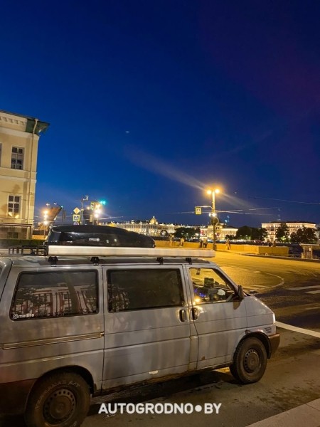 «Это был сюрприз на свадьбу. Путешествие на Териберку». Ребята из Беларуси сделали из VW Transporter «дом на колесах» и проехали за раз 6000 км