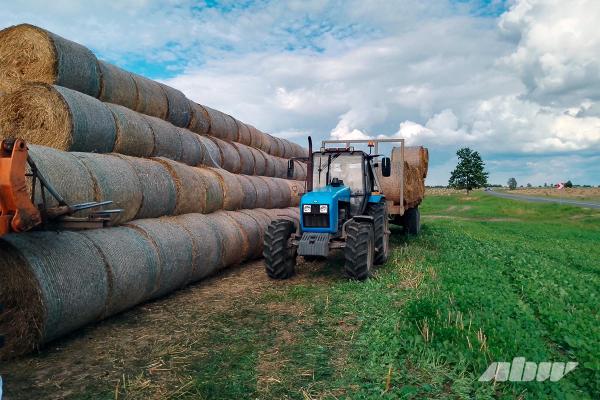 Как юная брестчанка «в лучшем виде» справляется с трактором Как юная брестчанка «в лучшем виде» справляется с трактором