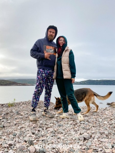 «Это был сюрприз на свадьбу. Путешествие на Териберку». Ребята из Беларуси сделали из VW Transporter «дом на колесах» и проехали за раз 6000 км