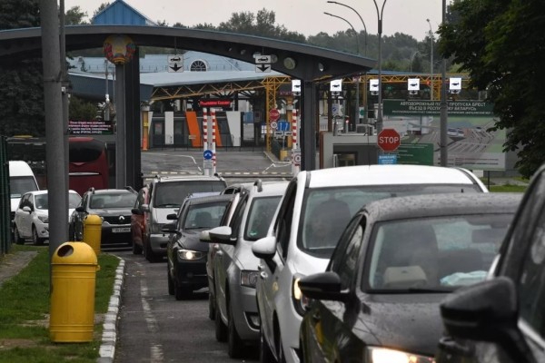 Когда при временном ввозе автомобиля, не зарегистрированного в ЕАЭС, не надо платить пошлины Когда при временном ввозе автомобиля, не зарегистрированного в ЕАЭС, не надо платить пошлины