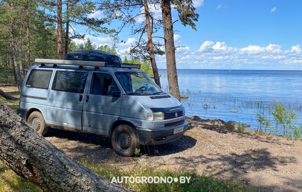 «Это был сюрприз на свадьбу. Путешествие на Териберку». Ребята из Беларуси сделали из VW Transporter «дом на колесах» и проехали за раз 6000 км