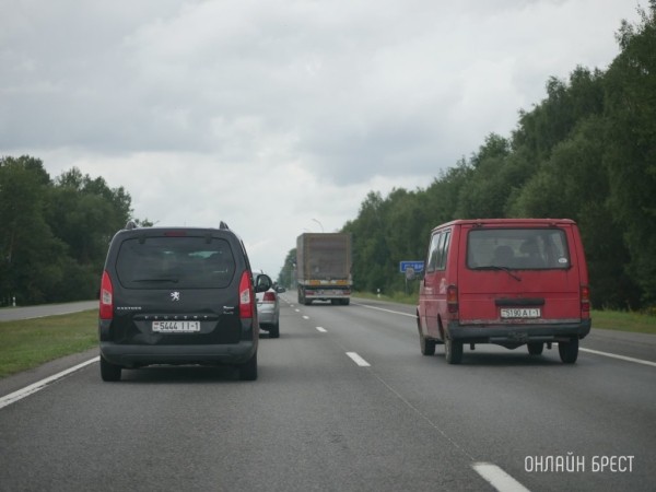 В Беларуси начали вычислять нарушителей ПДД с помощью дронов В Беларуси начали вычислять нарушителей ПДД с помощью дронов
