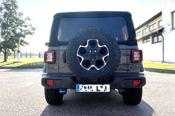 Испанец въезжал в Беларусь на подозрительном Jeep Wrangler Испанец въезжал в Беларусь на подозрительном Jeep Wrangler