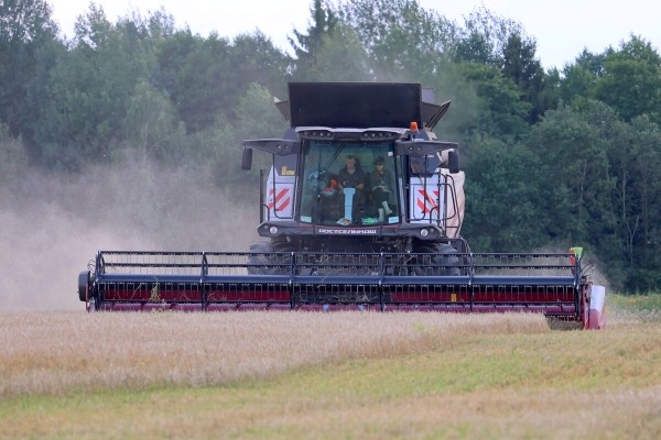 «У комбайнёров выходных нет!» Механизатор о работе на комбайне за 1,8 млн BYN «У комбайнёров выходных нет!» Механизатор о работе на комбайне за 1,8 млн BYN