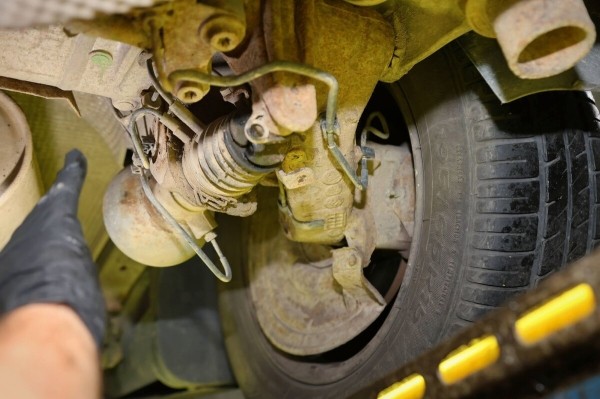 «Купил без осмотра на подъёмнике». Узнали, стоил ли своих денег 22-летний Citroen C5 «Купил без осмотра на подъёмнике». Узнали, стоил ли своих денег 22-летний Citroen C5